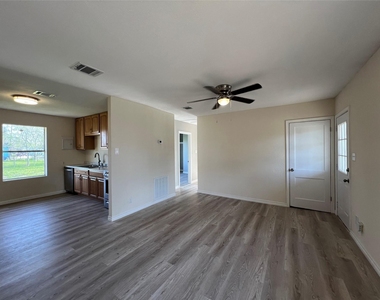1324 W 10th Street - Photo Thumbnail 10