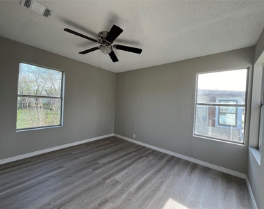 1324 W 10th Street - Photo Thumbnail 13