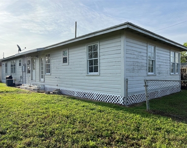 1324 W 10th Street - Photo Thumbnail 15