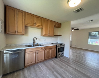 1324 W 10th Street - Photo Thumbnail 3