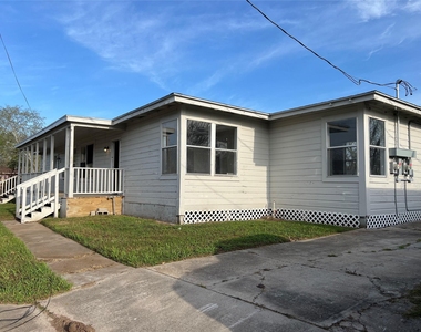 1324 W 10th Street - Photo Thumbnail 1