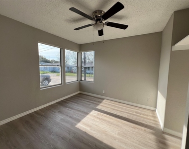 1324 W 10th Street - Photo Thumbnail 12