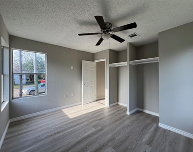 1324 W 10th Street - Photo Thumbnail 14