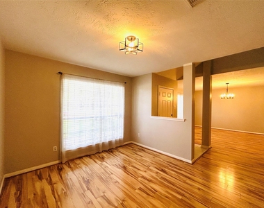 1404 Helmsley Drive - Photo Thumbnail 6
