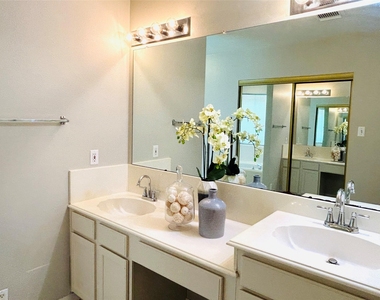 1404 Helmsley Drive - Photo Thumbnail 23