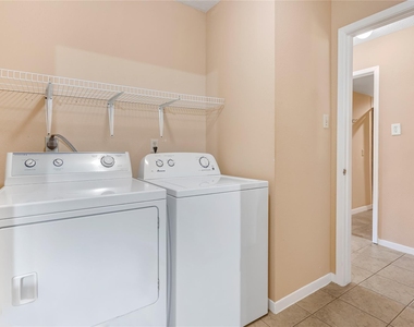 3727 Village Grove Drive - Photo Thumbnail 11