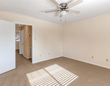 3727 Village Grove Drive - Photo Thumbnail 17