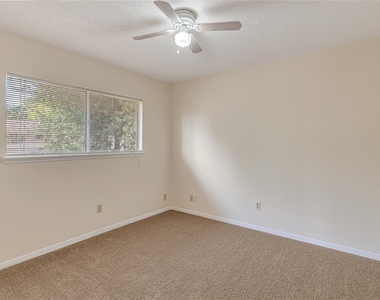 3727 Village Grove Drive - Photo Thumbnail 21