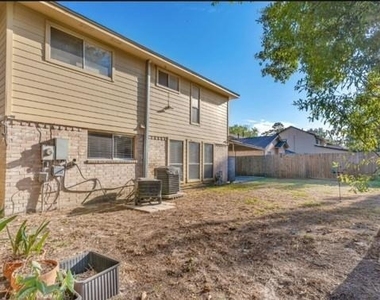 3727 Village Grove Drive - Photo Thumbnail 27