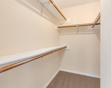 3727 Village Grove Drive - Photo Thumbnail 14