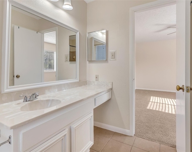 3727 Village Grove Drive - Photo Thumbnail 16
