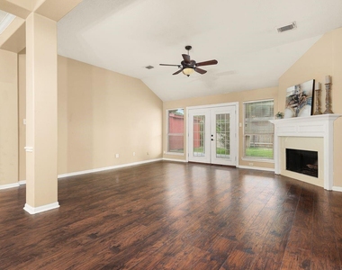 3802 Oakwilde Circle - Photo Thumbnail 3