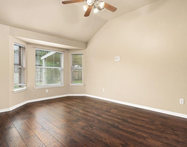 3802 Oakwilde Circle - Photo Thumbnail 7
