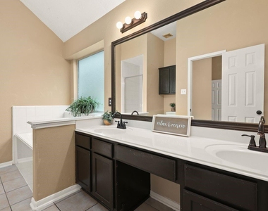 3802 Oakwilde Circle - Photo Thumbnail 10