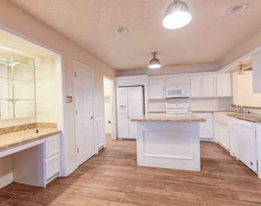 10822 Kirktown Drive - Photo Thumbnail 4