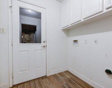 10822 Kirktown Drive - Photo Thumbnail 6