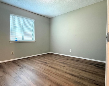 3022 Mosby Drive - Photo Thumbnail 17
