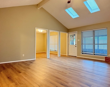 3022 Mosby Drive - Photo Thumbnail 3