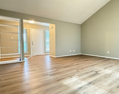 3022 Mosby Drive - Photo Thumbnail 4