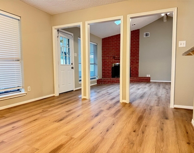3022 Mosby Drive - Photo Thumbnail 7