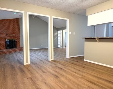 3022 Mosby Drive - Photo Thumbnail 6