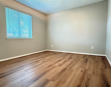 3022 Mosby Drive - Photo Thumbnail 21