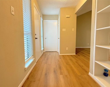 3022 Mosby Drive - Photo Thumbnail 10