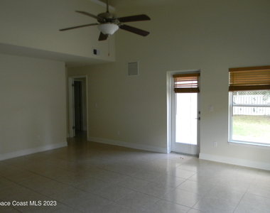 1576 Alaqua Way - Photo Thumbnail 10