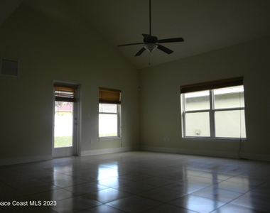 1576 Alaqua Way - Photo Thumbnail 7
