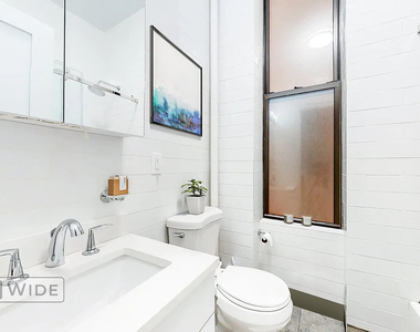 E 81st St - Photo Thumbnail 3