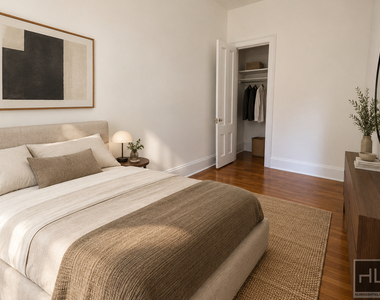 East 72 Street - Photo Thumbnail 3