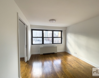 E 88th St - Photo Thumbnail 1