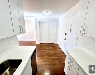 E 88th St - Photo Thumbnail 9