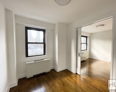 E 88th St - Photo Thumbnail 4