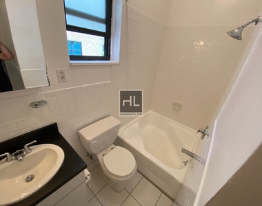 East 71 Street - Photo Thumbnail 4