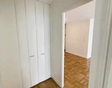 East 49 Street - Photo Thumbnail 16
