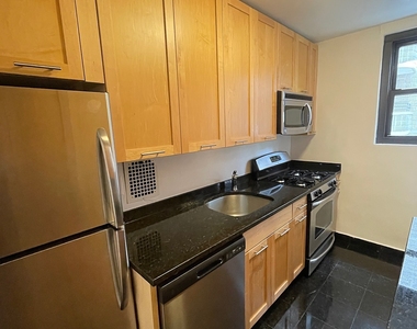 East 49 Street - Photo Thumbnail 11