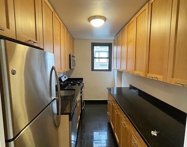 East 49 Street - Photo Thumbnail 13