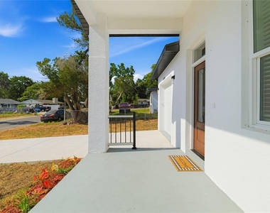 15304 16th Street - Photo Thumbnail 4