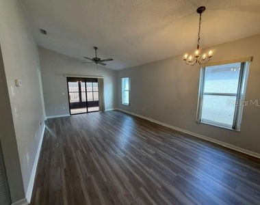 6615 Crossbow Lane - Photo Thumbnail 7