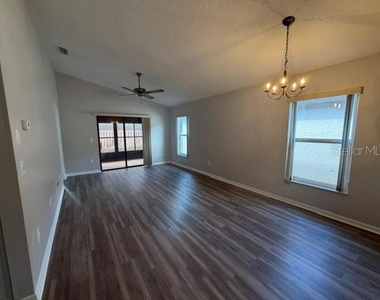 6615 Crossbow Lane - Photo Thumbnail 6
