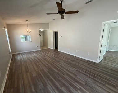 6615 Crossbow Lane - Photo Thumbnail 15