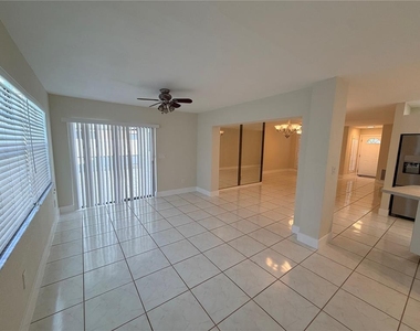8725 Aruba Lane - Photo Thumbnail 18