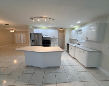 8725 Aruba Lane - Photo Thumbnail 13