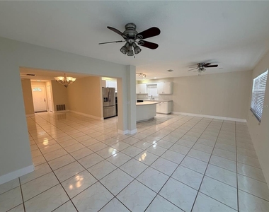 8725 Aruba Lane - Photo Thumbnail 17