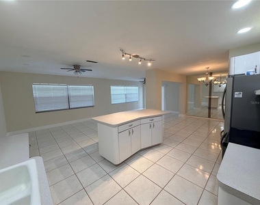 8725 Aruba Lane - Photo Thumbnail 20