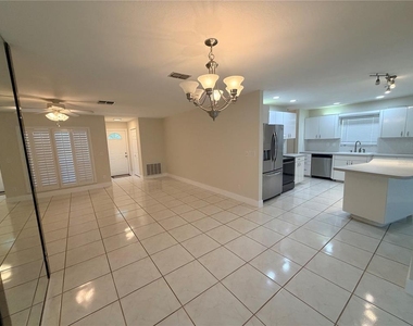 8725 Aruba Lane - Photo Thumbnail 16