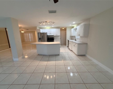 8725 Aruba Lane - Photo Thumbnail 19