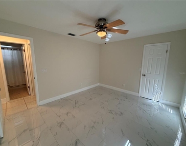 8725 Aruba Lane - Photo Thumbnail 5