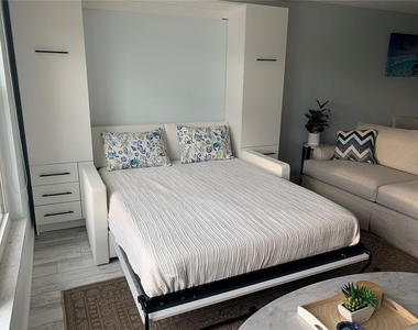 7560 Bay Island Drive S - Photo Thumbnail 3